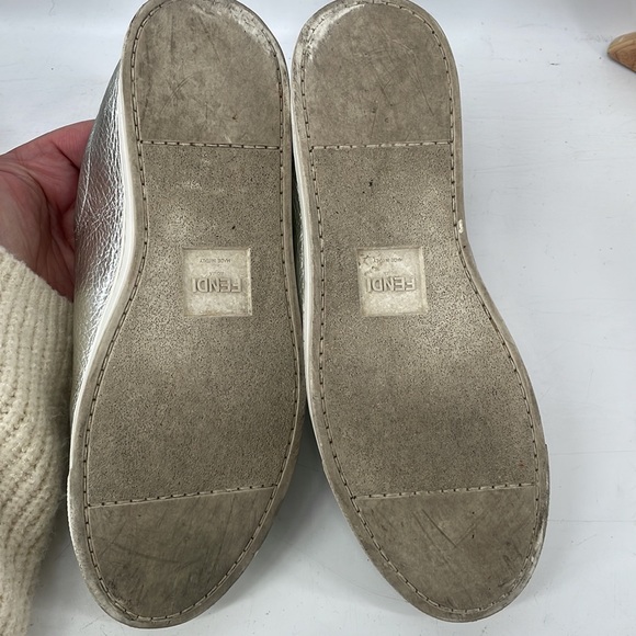Fendi Silver Metallic Knit Logo
Sneakers Fendi EU sz 38 - Picture 9 of 16